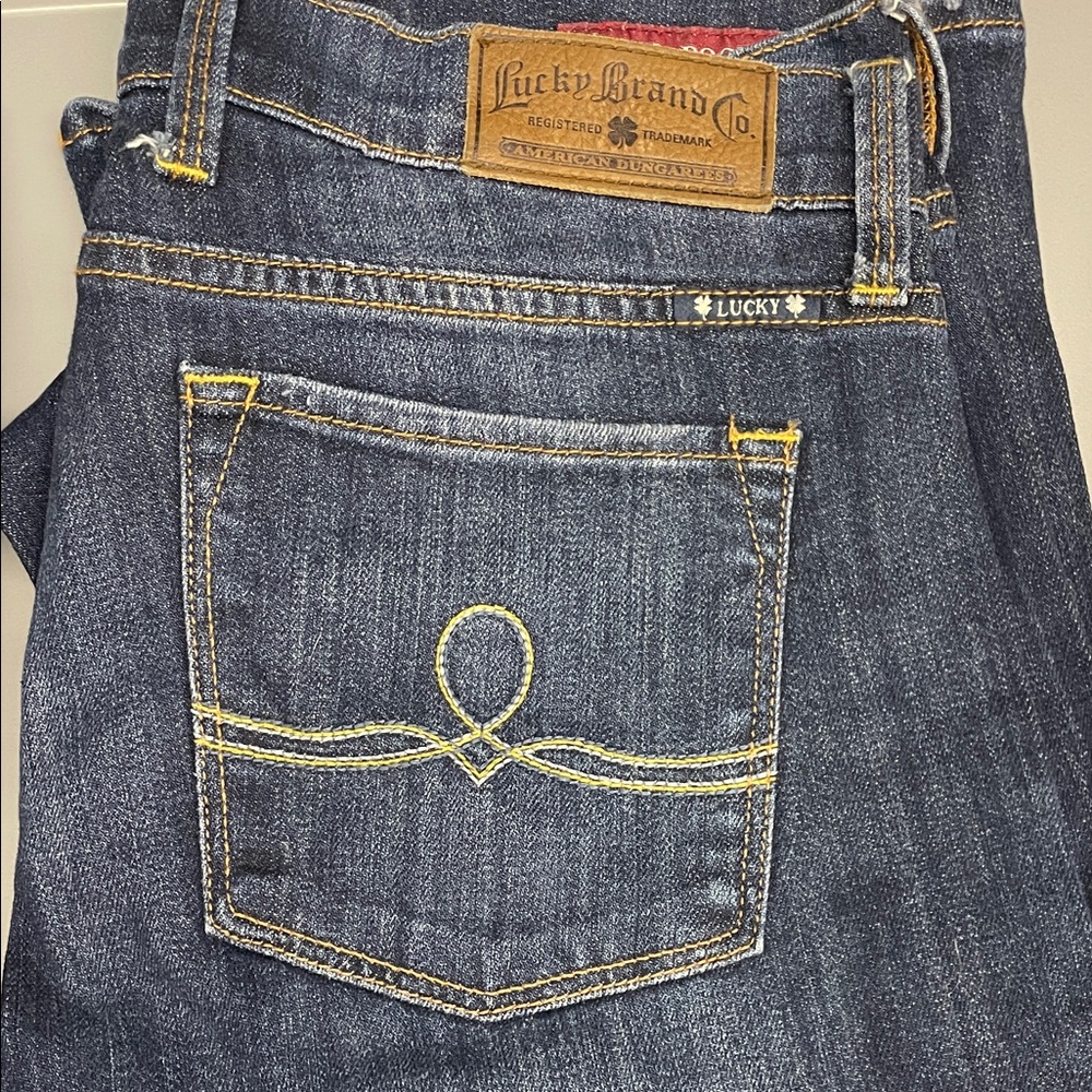 Lucky Brand women’s Dark Blue Straight Jeans